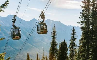 Canadian Rockies: Northern Lights Winter Explorer